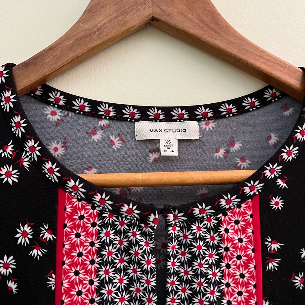Max Studio Black and Pink Floral Blouse - Picture 4 of 7